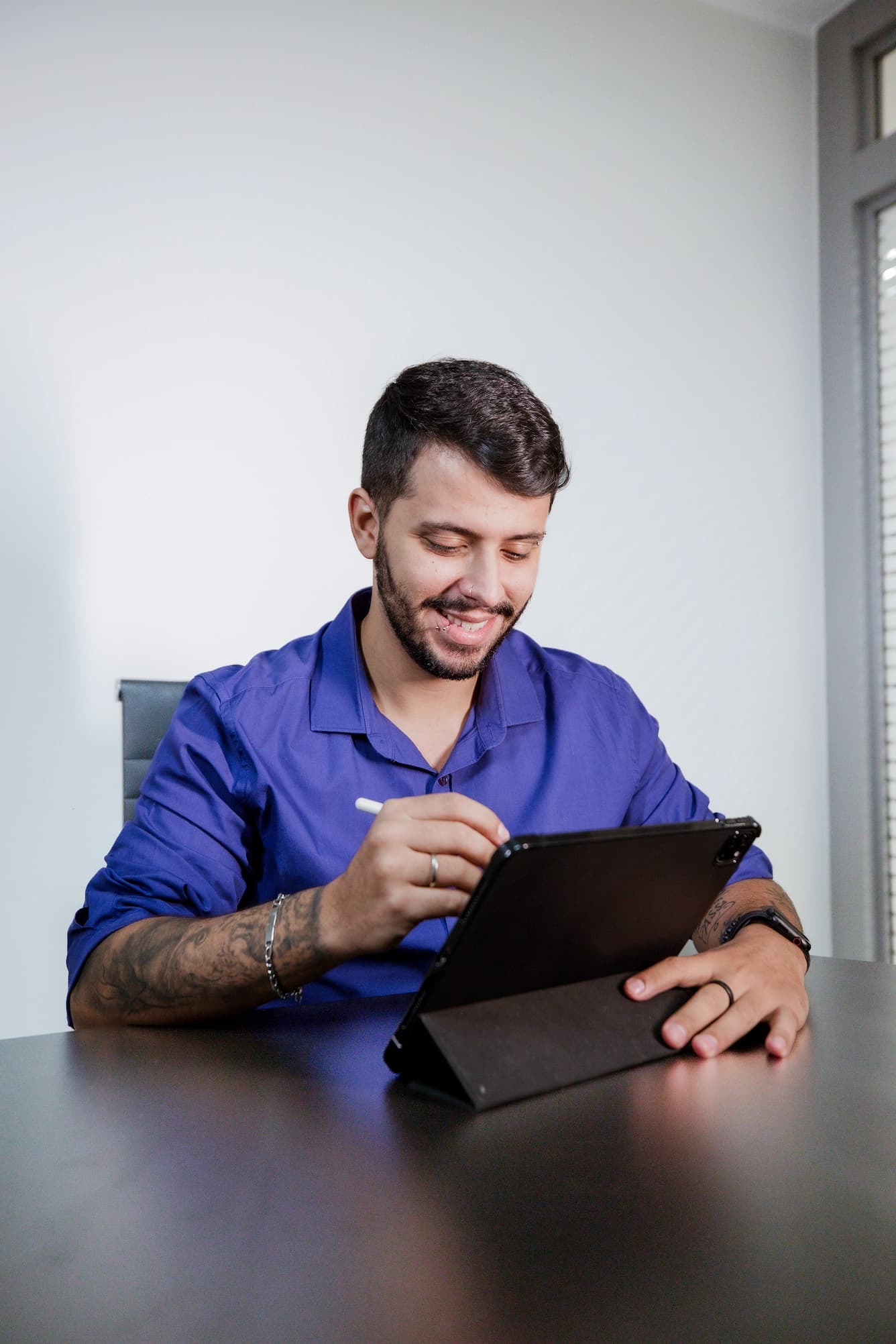 Usuário satisfeito utilizando a plataforma Precific